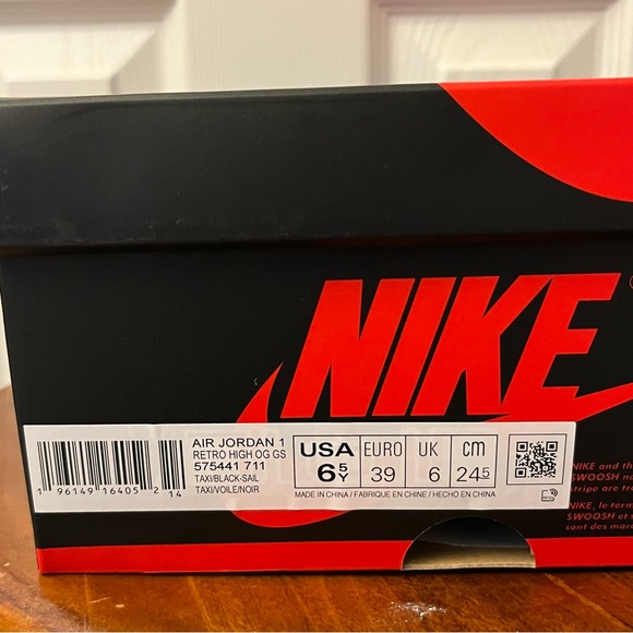 Nike Air Jordan 1 Retro High OG ‘Taxi’ GS Size 6.5Y 575441-711 - Picture 12 of 13